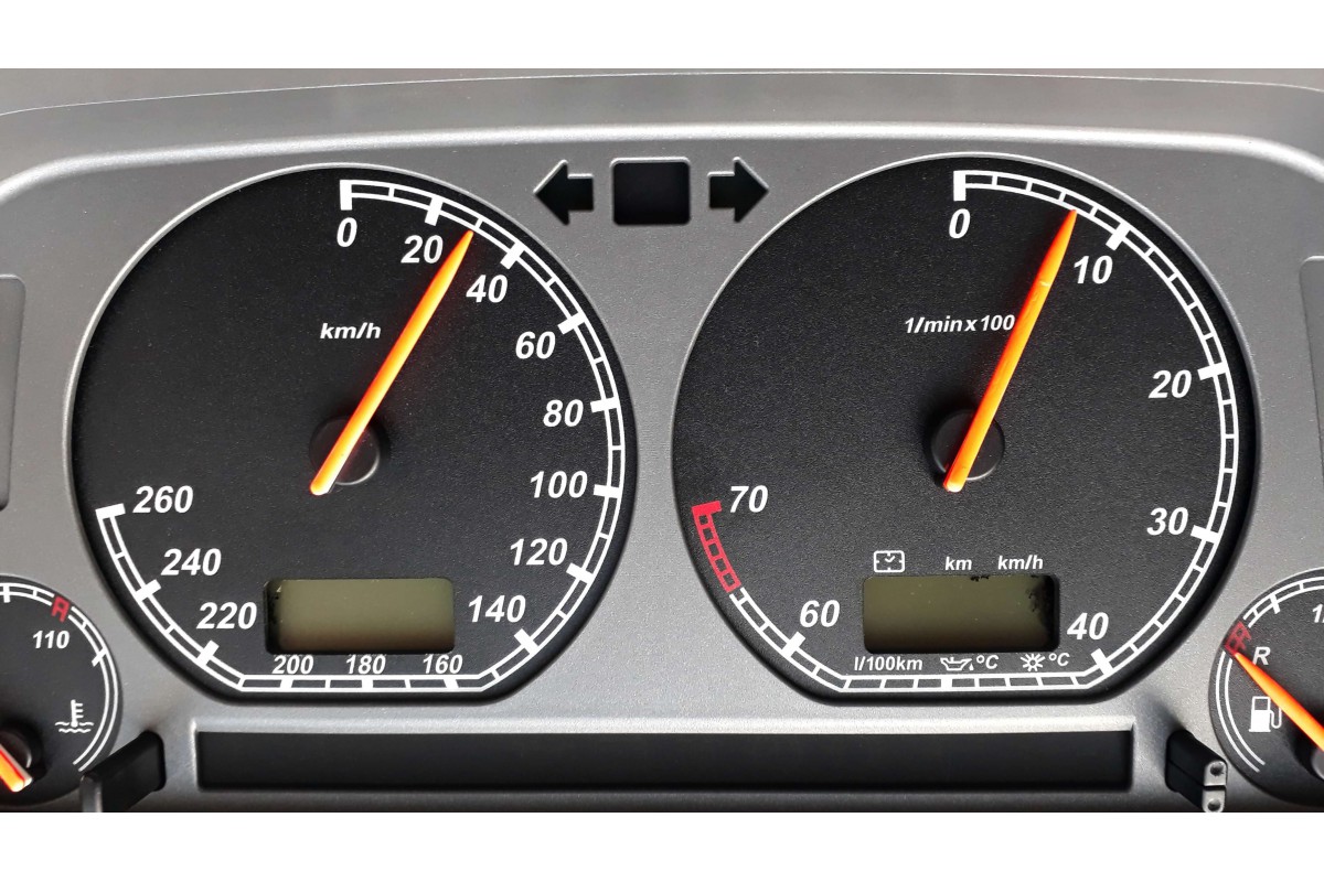 Volkswagen Golf MK3 custom gauges, range starts on top plasma tacho